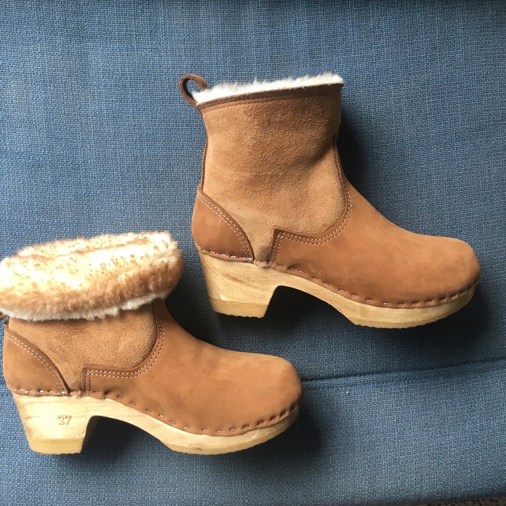 No.6 Clog Boots on Mid Heel in Chestnut Shearling